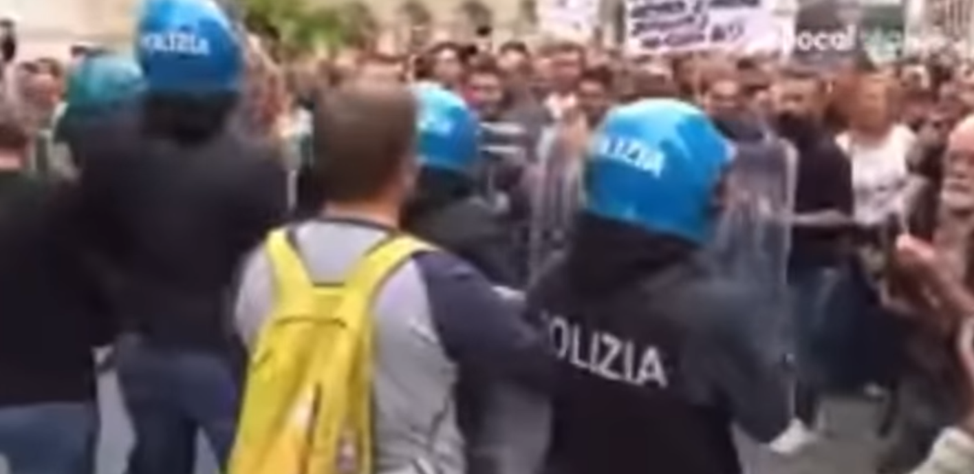 The madness of the people really rises in Italy !!! A real war zone!