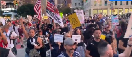 Thousands of New Yorkers protest against vaccination warrants
